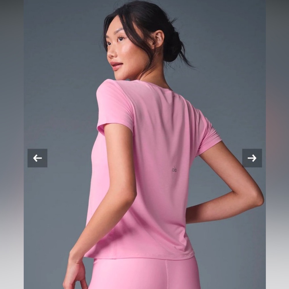 Alo Yoga all day short sleeve
Nwt
Size:xs
color：Sweet Pink